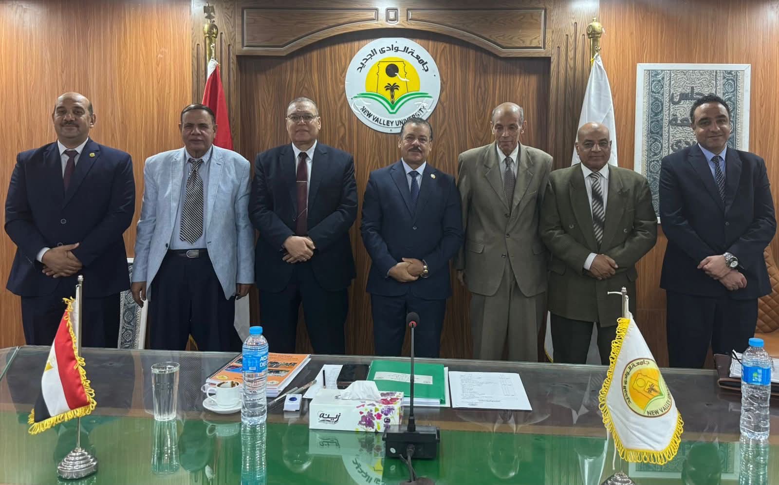 FB IMG 1764669191314 جامعة الوادي الجديد رئيس جامعة الوادي الجديد يؤكد على اختيار عميد كلية الزراعة وفق معايير الكفاءة والخبرة موقع في الجامعة