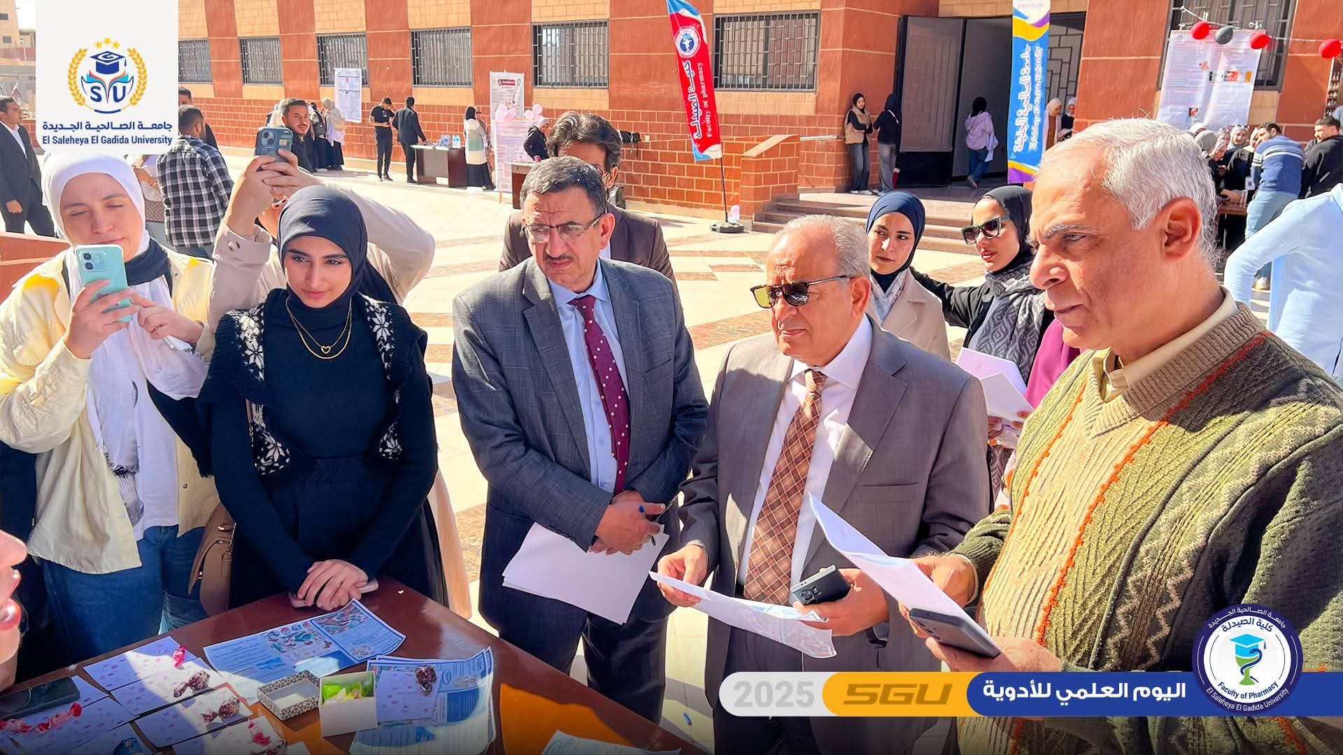 FB IMG 1764708327425 اللجنة صيدلة الصالحية الجديدة تحتفي بيومها العلمي للفارماكولوجي وتعرض أحدث الأبحاث الطلابية موقع في الجامعة