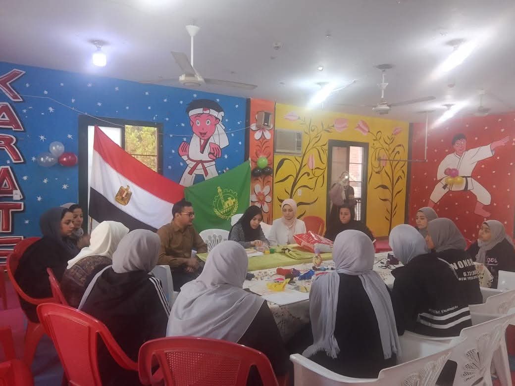 FB IMG 1764865169939 القائمة جامعة بنها تنظم قافلة توعوية حول الحرف اليدوية بمركز شباب الرملة ببنها موقع في الجامعة
