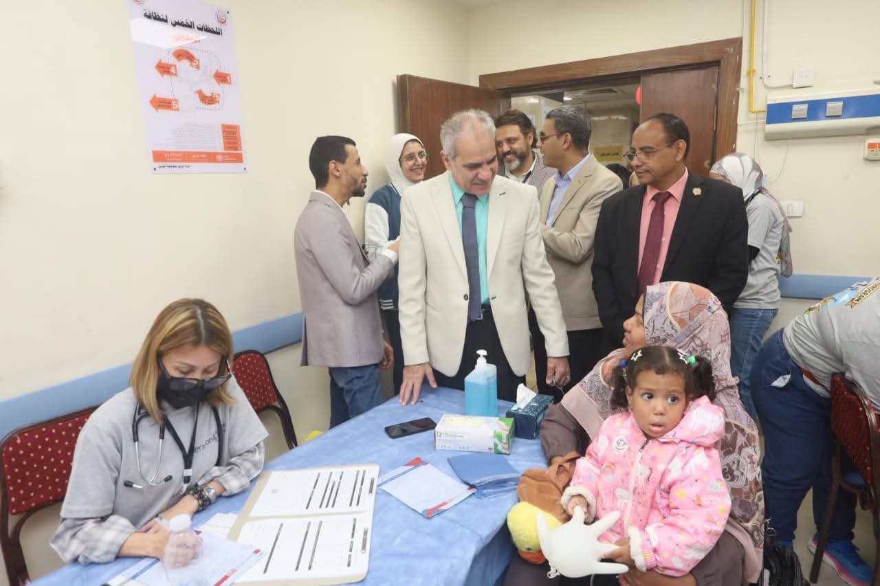 FB IMG 1764954433917 جامعة أسوان لأول مرة.. قافلة جامعة أسوان الطبية المجانية لجراحة تجميل الأطفال تفحص 1000 طفل وتجهز 240 عملية موقع في الجامعة