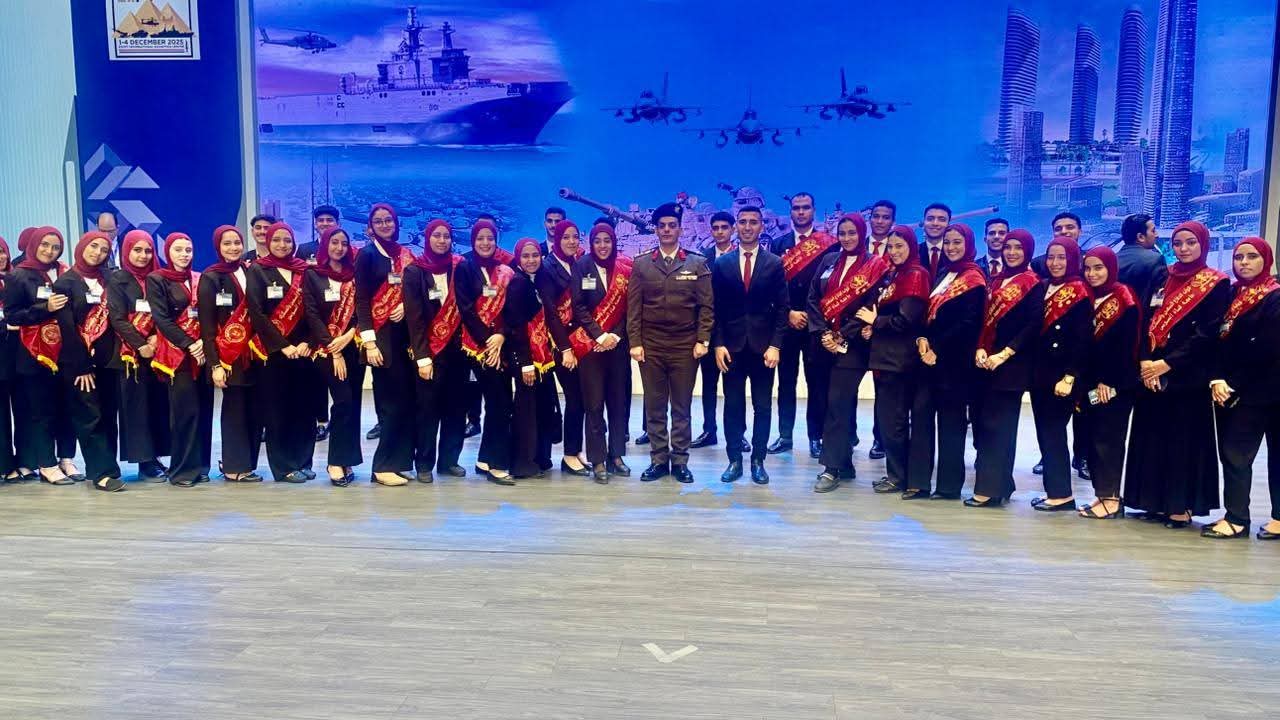 FB IMG 1764960526755 1 جامعة المنصورة وفد طلابي من جامعة المنصورة يزور معرض إيديكس الدولي للصناعات الدفاعية والعسكرية موقع في الجامعة