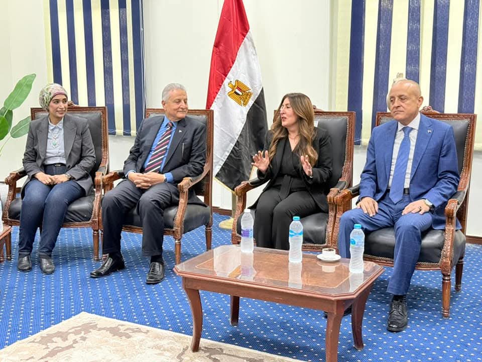 FB IMG 1765041774418 جامعة طيبة التكنولوجية جامعة الأقصر تشارك في افتتاح الركن الأمريكي ومعرض صور بيت شيكاغو لتعزيز التعاون الثقافي موقع في الجامعة