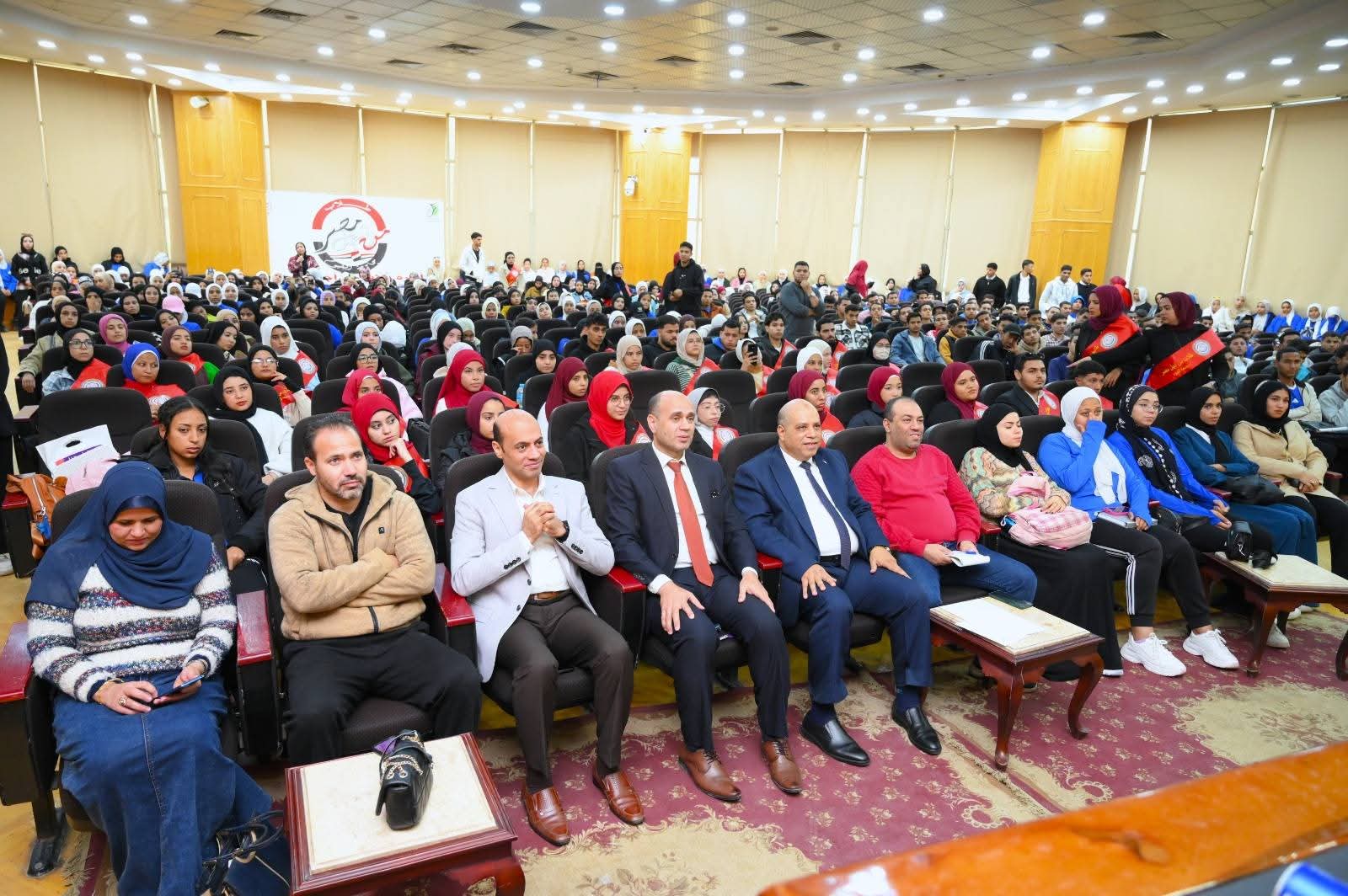 FB IMG 1765042145398 نموذج جامعة الفيوم تواصل توعية طلابها بتهديدات الفضاء الرقمي عبر ندوة حول الأمن السيبراني موقع في الجامعة