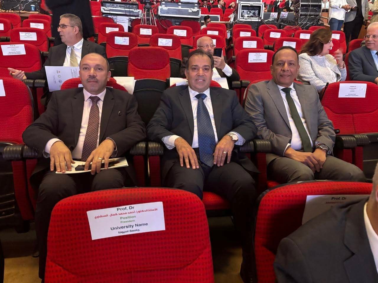 FB IMG 1765144019139 جامعة قنا جامعة قنا تؤكد على تعزيز الشراكات العلمية بين الجامعات العربية والروسية في المنتدى الخامس موقع في الجامعة