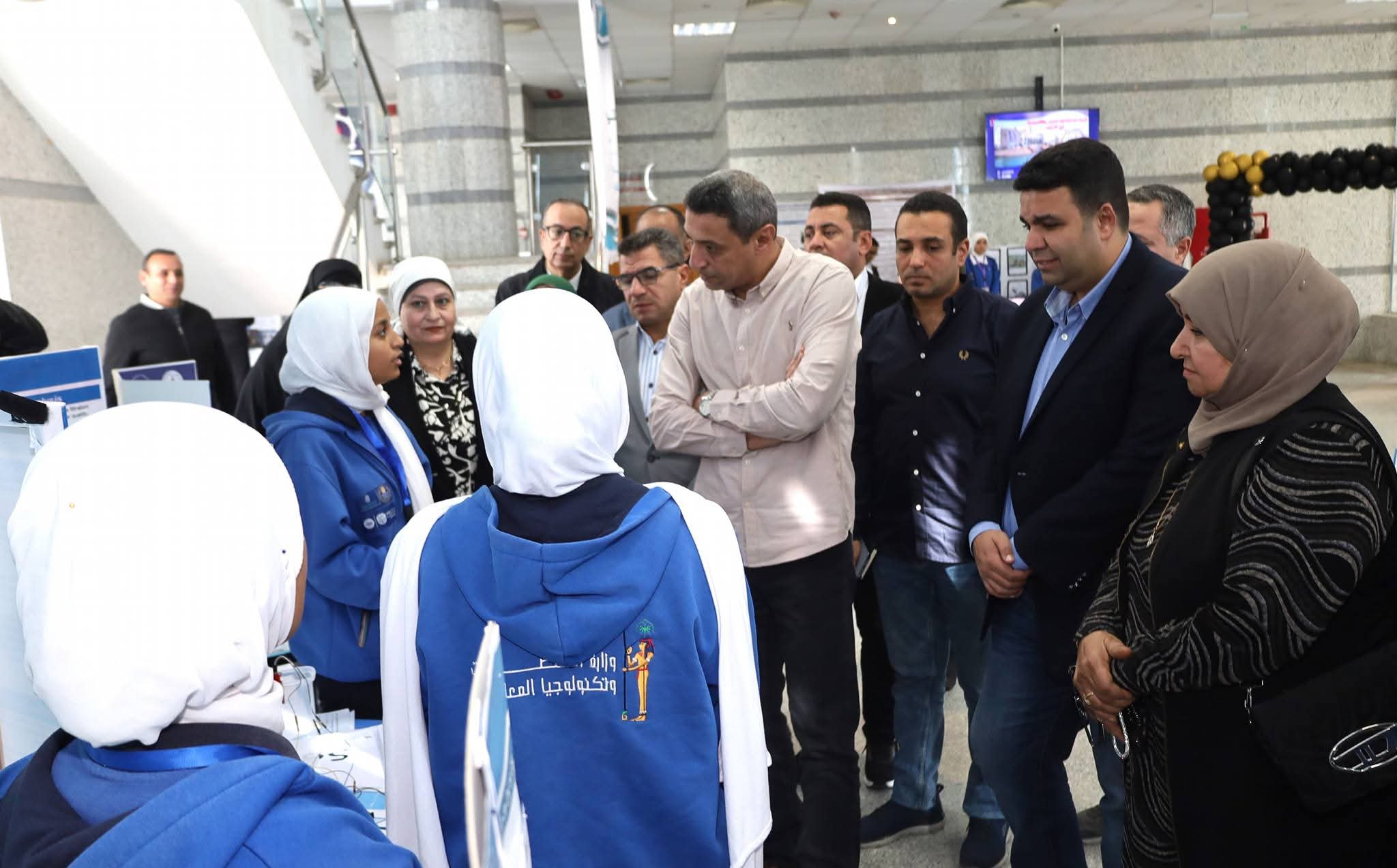 FB IMG 1765209535936 جامعة الأقصر محافظ السويس يفتتح معرض “إيسف 2026” ويستعرض 22 مشروعًا بالمركز الإستكشافى موقع في الجامعة