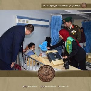 FB IMG 1765301843981 جامعة القاهرة في زيارة إنسانية مشتركة.. الدفاع الشعبي والعسكري وجامعة القاهرة يدعمون أطفال مستشفى أبو الريش| صور موقع في الجامعة