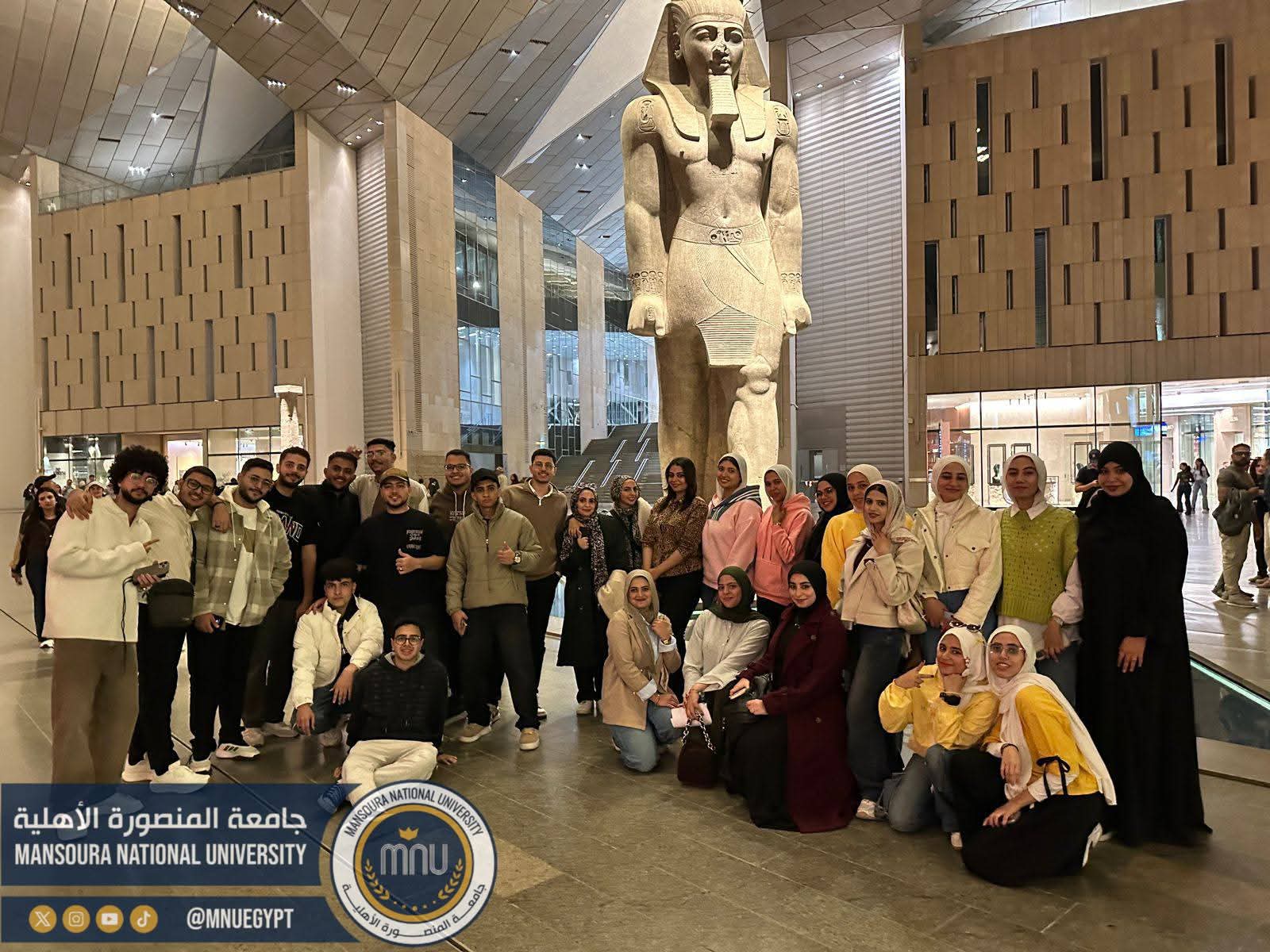 FB IMG 1765380611563 صيدلة جامعة المنصورة الأهلية تنظّم الفوج الثالث لرحلاتها الثقافية إلى المتحف المصري الكبير موقع في الجامعة