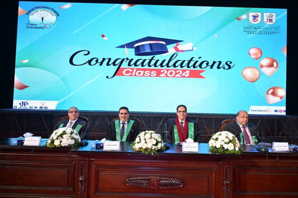 FB IMG 1765550363474 القاهرة صيدلة القاهرة تحتفل بتخريج الدفعة 196 بكالوريوس والدفعة 14 للصيدلة الإكلينيكية والدراسات العليا لعام 2024 موقع في الجامعة