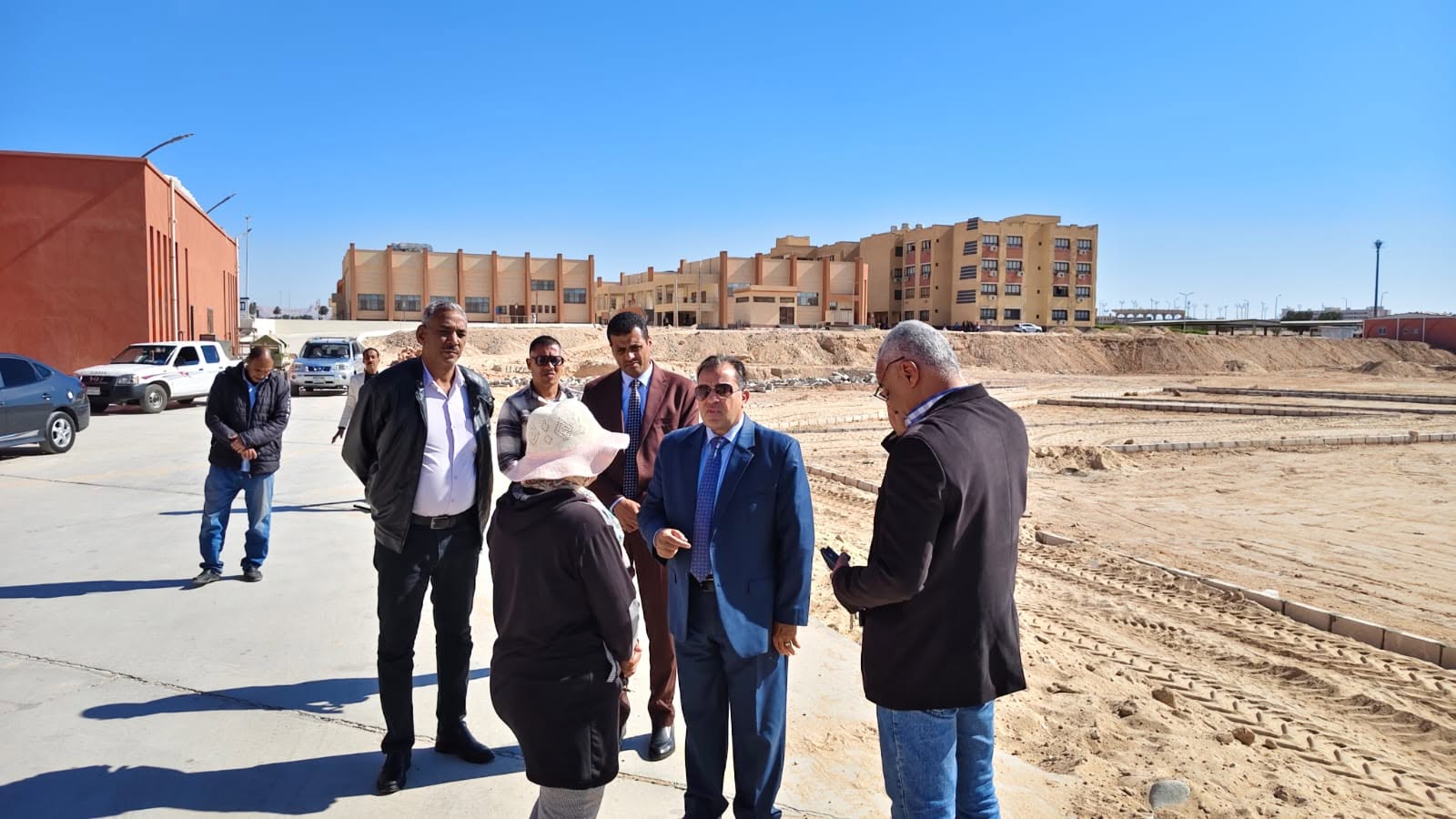 FB IMG 1765661802846 جامعة قنا جامعة قنا تواصل تطوير البيئة المحيطة بكلية العلاج الطبيعي موقع في الجامعة