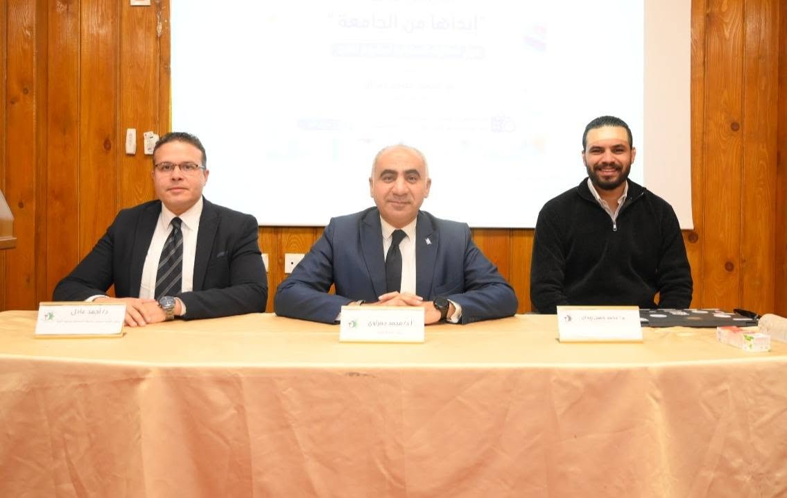 FB IMG 1765733733527 تسجيل جامعة الفيوم تنظم جلسة تعريفية لطلاب الصيدلة بعنوان «ابدأها من الجامعة» موقع في الجامعة