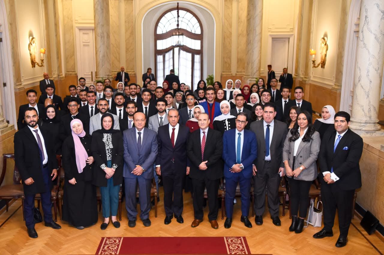 FB IMG 1765811526972 ورشة وزير الخارجية يفتح أبواب الحوار مع طلاب جامعة بني سويف ويستعرض السياسة المصرية الإقليمية والدولية موقع في الجامعة