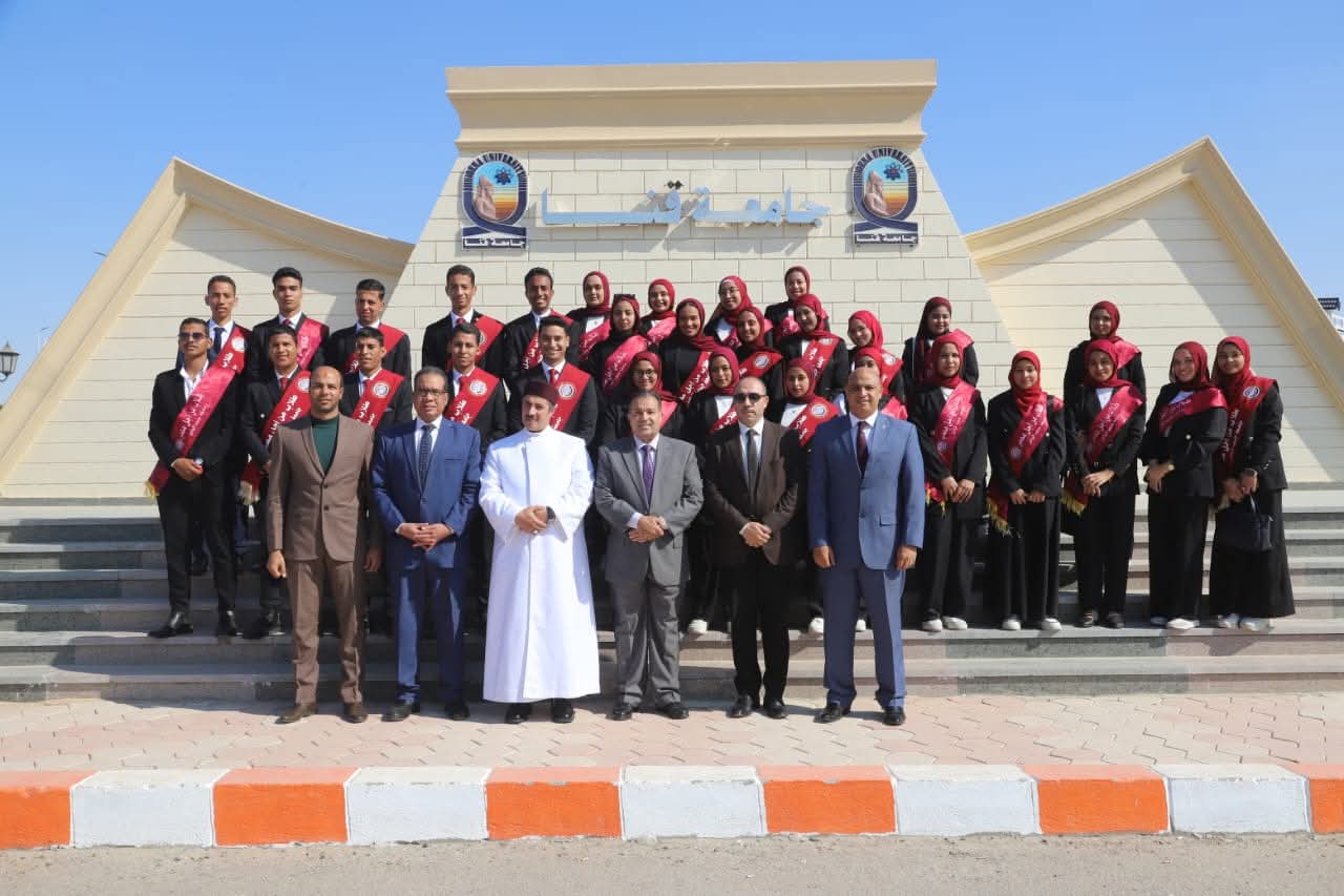 FB IMG 1765883733299 جامعة قنا رئيس جامعة قنا يشهد ندوة تثقيفية للداعية جابر بغدادي لتعزيز الوعي الديني والوطني لدى الطلاب موقع في الجامعة