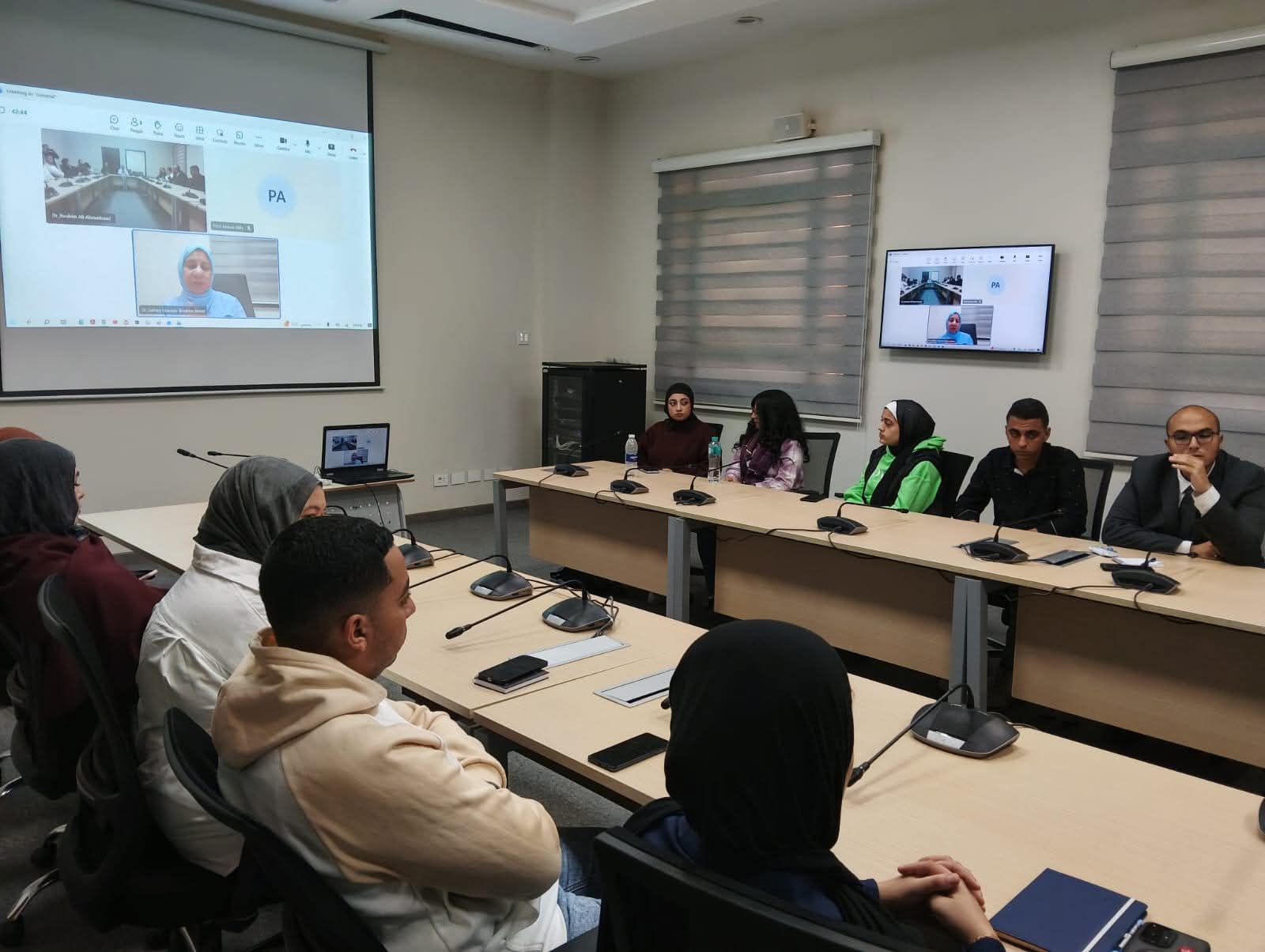 FB IMG 1765885885709 جامعة جنوب الوادي الأهلية جامعة الملك سلمان الدولية تناقش التحديات الأكاديمية للطلاب خلال الاجتماع التاسع للجنة التنسيق الطلابي موقع في الجامعة