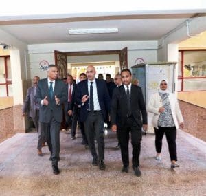 FB IMG 1765895097876 محافظ وزير التعليم ومحافظ أسوان يطلعان على سير الدراسة بالمدارس المصرية اليابانية موقع في الجامعة