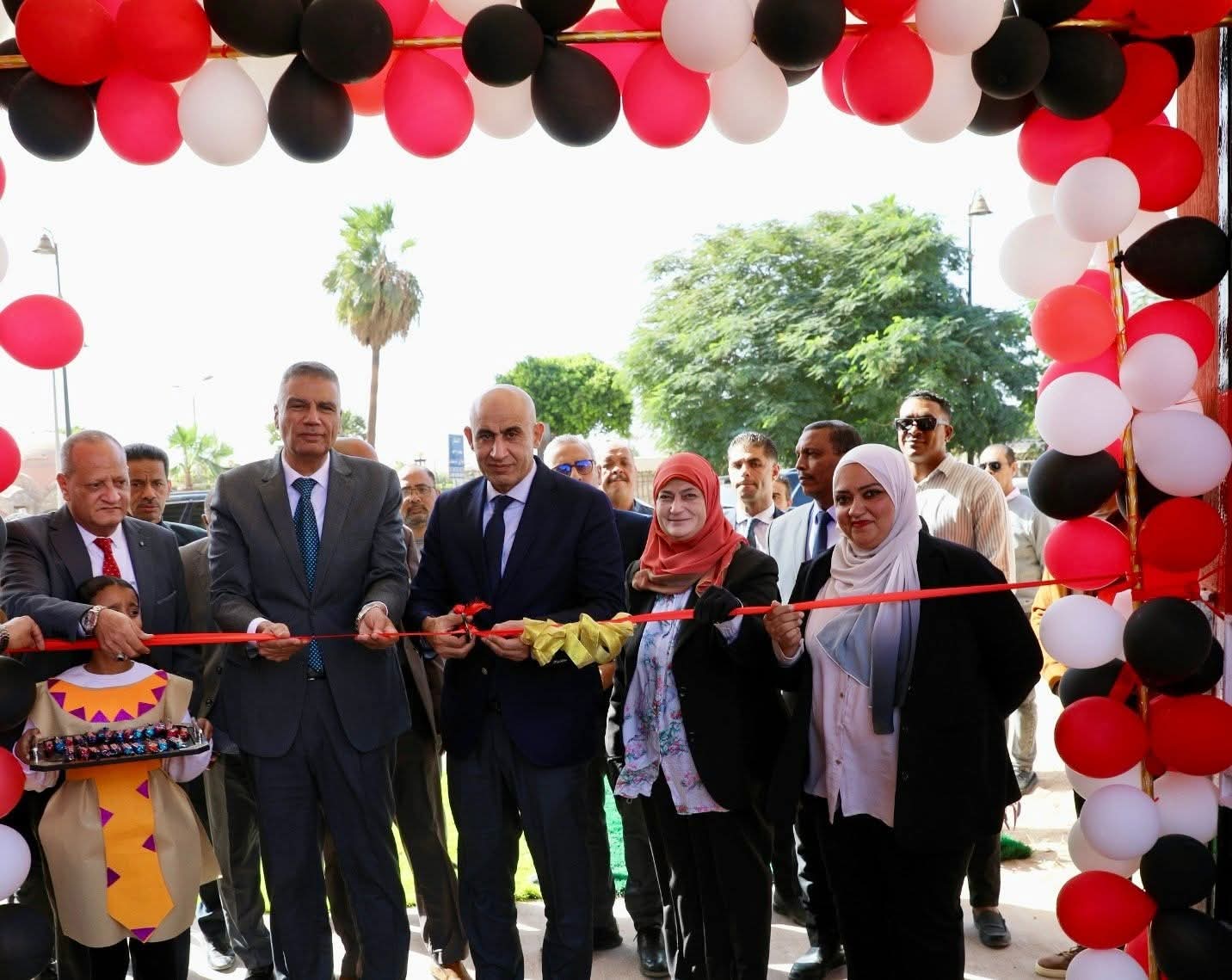 FB IMG 1765896108023 جامعة بنها وزير التعليم ومحافظ أسوان يفتتحان مشروع الصيانة الشاملة لمدرسة أحمد أبا زيد الرسمية للغات موقع في الجامعة