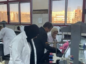 280 طالبًا بكلية الصيدلة بجامعة سوهاج الأهلية يؤدون الامتحانات العملية وسط تجهيزات حديثة 4 FB IMG 1765897884782 صيدلة 280 طالبًا بكلية الصيدلة بجامعة سوهاج الأهلية يؤدون الامتحانات العملية وسط تجهيزات حديثة موقع في الجامعة