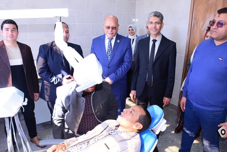FB IMG 1765971965579 أوقاف جامعة سوهاج: التشغيل التجريبي لمستشفى طب وجراحة الفم والأسنان يبدأ بمبادرة 100 عملية "أجمل ابتسامة" موقع في الجامعة