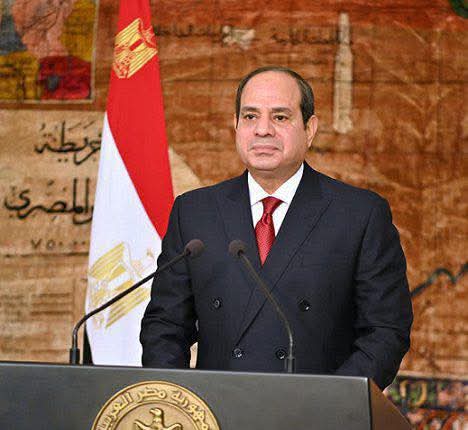 FB IMG 1765984754691 احتفالية رئيس جامعة عين شمس يهنئ الرئيس السيسي بمناسبة منحه أرفع وسام من منظمة «الفاو» موقع في الجامعة