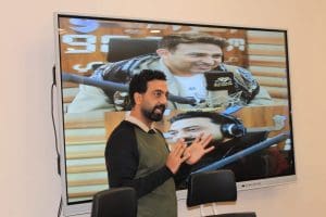 كلية إعلام عين شمس تستضيف الإعلامي فادي إبراهيم في ندوة حول مهارات الإذاعة وتقديم البرامج 2 FB IMG 1766081517039 الإعلام كلية إعلام عين شمس تستضيف الإعلامي فادي إبراهيم في ندوة حول مهارات الإذاعة وتقديم البرامج موقع في الجامعة