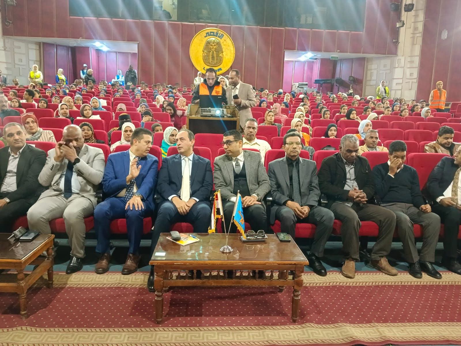 FB IMG 1766158161447 طالب جامعة الأقصر تشارك في تعزيز التوعية ضد الإدمان بالتعاون مع صندوق المكافحة موقع في الجامعة
