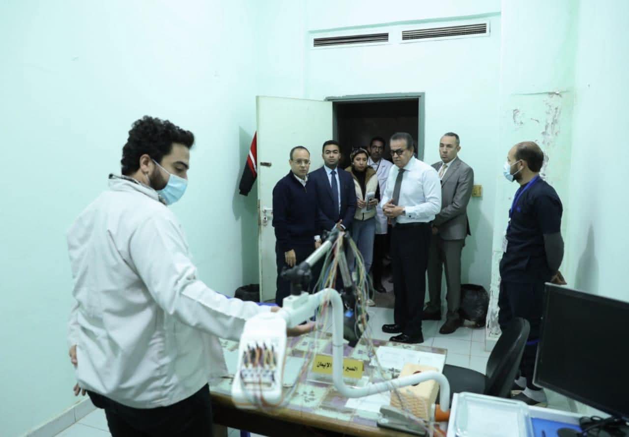 FB IMG 1766235682723 مستشفى وزير الصحة يوجه برفع كفاءة مستشفى الخانكة وتحويله لمدينة علاجية متكاملة موقع في الجامعة