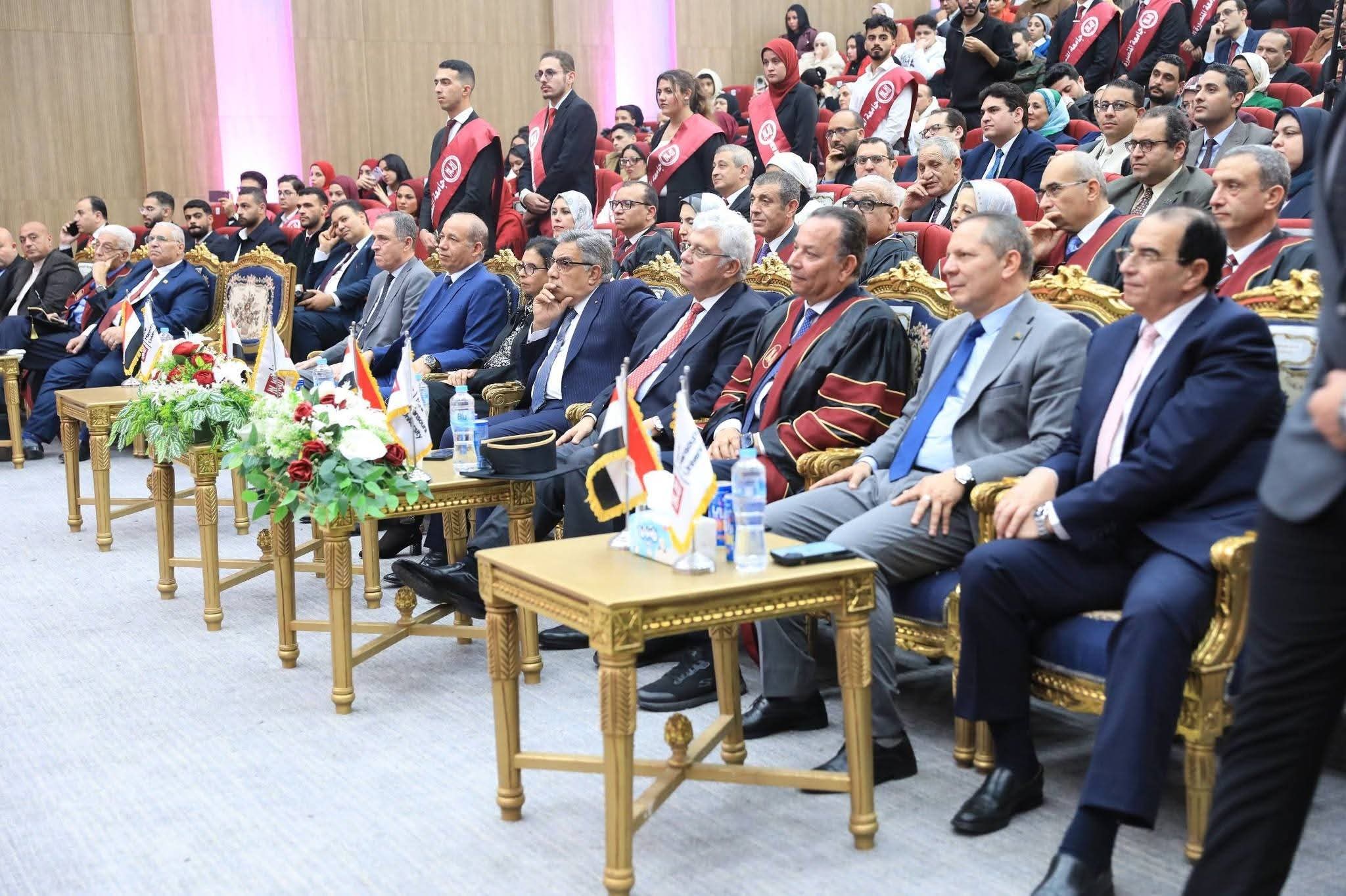 FB IMG 1766242514177 جامعة القاهرة رئيس جامعة المنصورة يشارك في حفل تخريج أول دفعة من خريجي جامعة المنصورة الجديدة الأهلية موقع في الجامعة