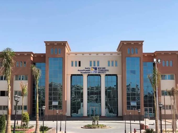 FB IMG 1766411808206 علم مبادرة في الجامعة البحثية.. إنجاز علمي لجامعة القاهرة الجديدة التكنولوجية حول الأجهزة التقويمية والشلل الدماغي موقع في الجامعة