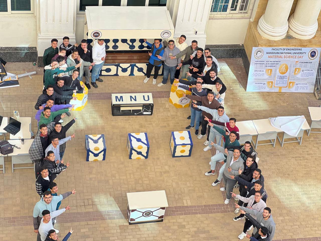 FB IMG 1766420190866 جامعة المنصورة الأهلية طلاب ميكاترونيكس بالمنصورة الأهلية يبتكرون غرفة تعليمية متكاملة لنماذج المواد البلورية موقع في الجامعة