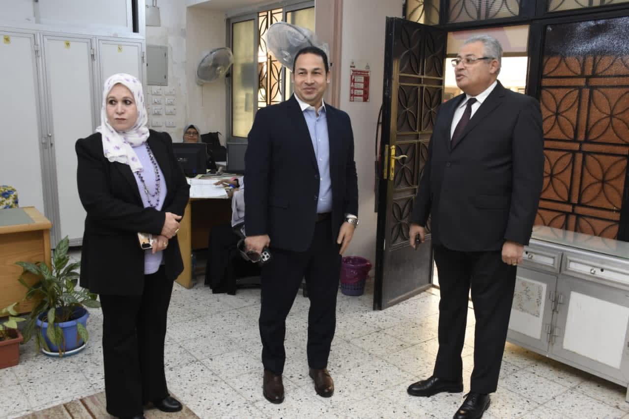 FB IMG 1766423915791 جامعة أسوان نائب رئيس جامعة عين شمس يتفقد المدينة الجامعية للطالبات ويشدد على جودة الخدمات والرعاية الصحية موقع في الجامعة