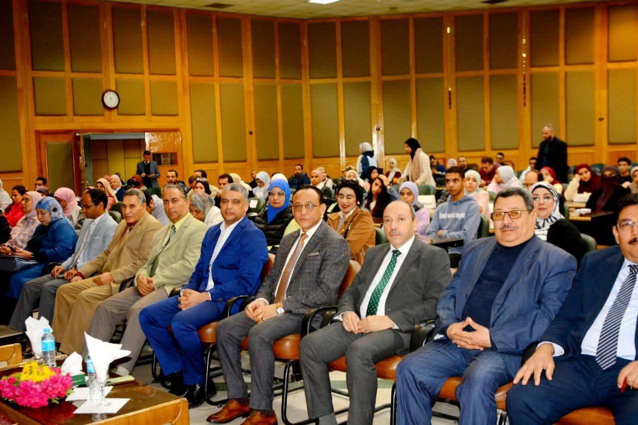 FB IMG 1766424510531 مؤتمر جامعة قنا تشارك في الجلسة التعريفية لمشروع InnoHub لدعم الابتكار وريادة الأعمال بجامعة أسيوط موقع في الجامعة