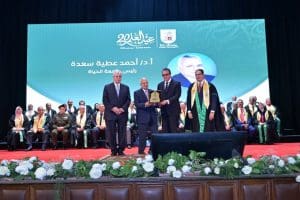 FB IMG 1766560831076 جامعة القاهرة في عيد العلم العشرين.. جامعة القاهرة تكرّم رؤساء 11 جامعة مصرية من خريجيها تقديرًا لمسيرتهم العلمية موقع في الجامعة