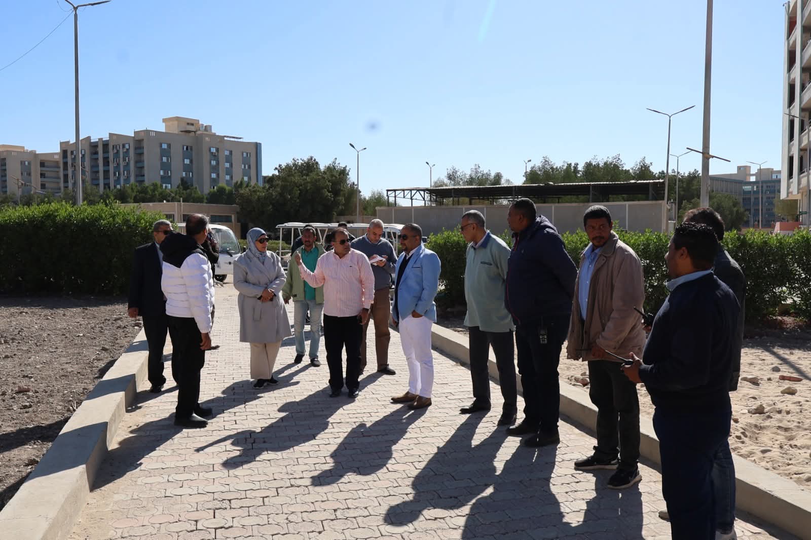 FB IMG 1766572266677 طنطا رئيس جامعة قنا يتفقد المستشفيات الجامعية ويوجه بإنشاء مجمع خدمات متكامل موقع في الجامعة