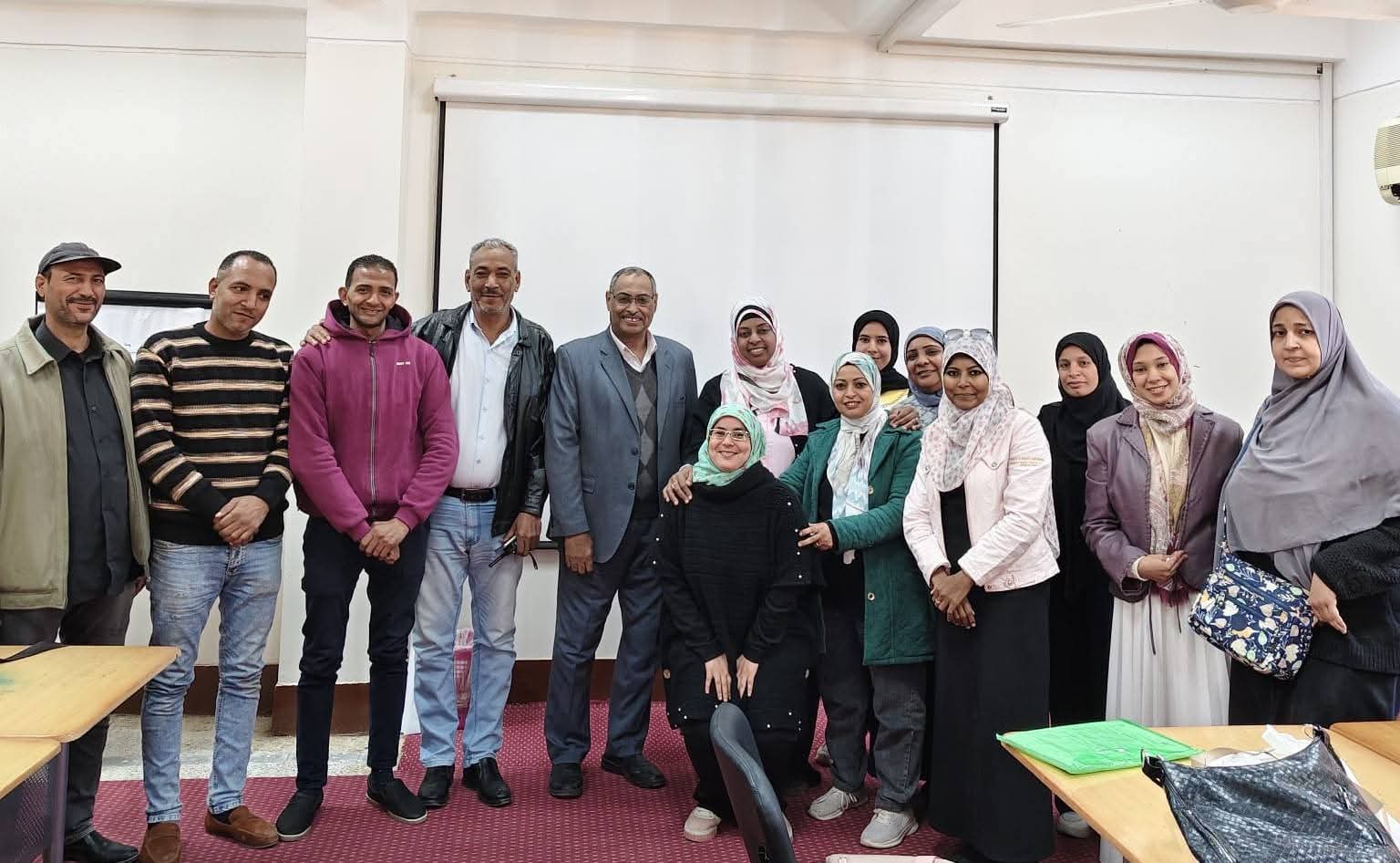 FB IMG 1766599459808 جامعة قنا جامعة قنا تنفذ البرنامج التدريبي للمجموعة الحادية عشرة من برنامج المدير الإداري والمالي المحترف موقع في الجامعة