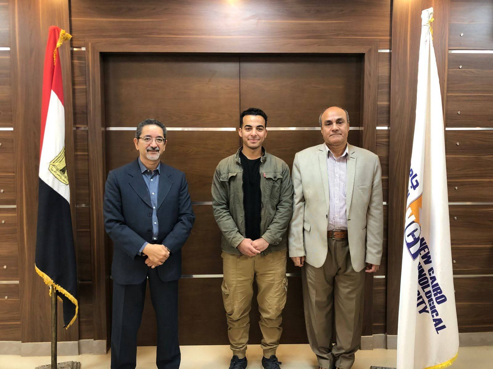FB IMG 1766658694904 علم طالب جامعة القاهرة الجديدة التكنولوجية يحقق إنجازًا دوليًا بنشر بحث حول تحسين المشي لدى أطفال الشلل الدماغي موقع في الجامعة