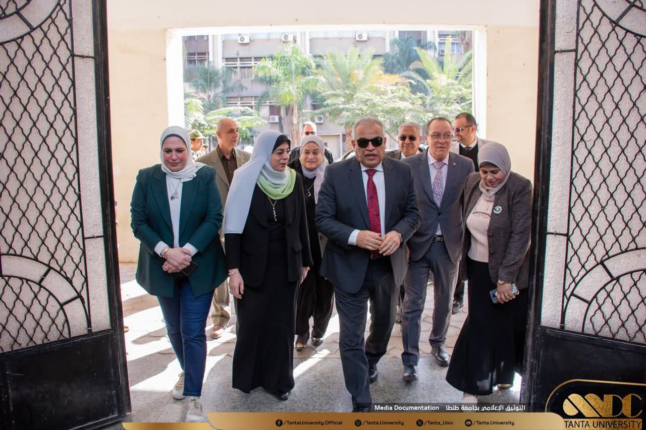 FB IMG 1766672124716 جامعة طنطا رئيس جامعة طنطا يجري جولة تفقدية موسعة لمتابعة سير أعمال الامتحانات موقع في الجامعة