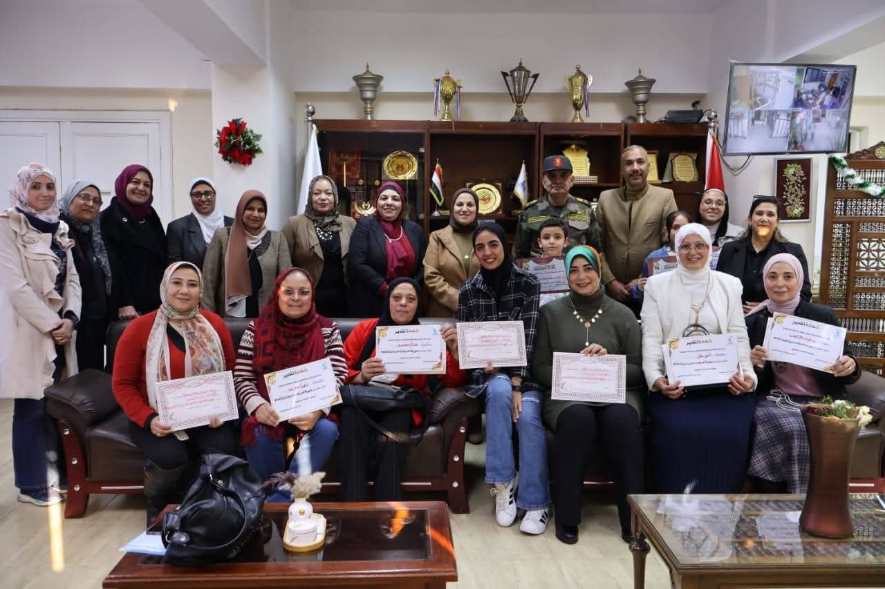 FB IMG 1766683672327 تعليم القاهرة وكيل تعليم القاهرة تكرم المشاركين في الندوة التثقيفية الـ23 لطلاب المدارس موقع في الجامعة