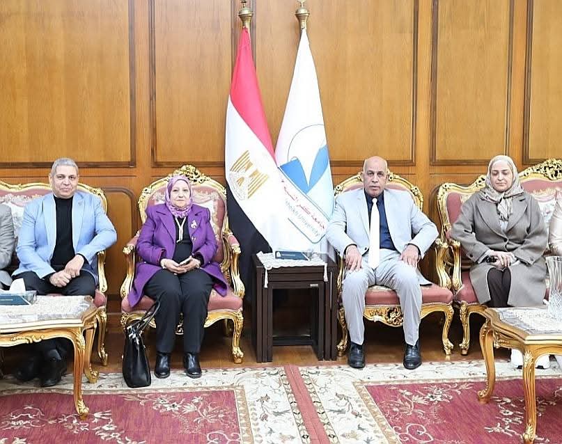 FB IMG 1766685833685 جامعة الأزهر جامعة كفر الشيخ تنقل التعليم العملي إلى مستوى جديد باستقبال فريق دعم تطوير الاختبارات العملية والشفهية موقع في الجامعة