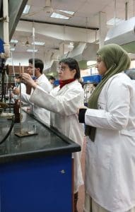 طلاب برنامج الصيدلة الإكلينيكية بجامعة القاهرة الأهلية يحققون أداءً متميزًا في الامتحانات العملية.. تفاصيل 4 FB IMG 1766737635065 صيدلة طلاب برنامج الصيدلة الإكلينيكية بجامعة القاهرة الأهلية يحققون أداءً متميزًا في الامتحانات العملية.. تفاصيل موقع في الجامعة