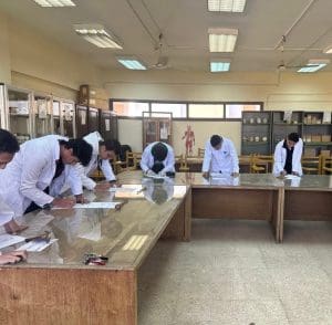 انطلاق امتحانات العملي لطلاب العلاج الطبيعي بجامعة القاهرة الأهلية وسط بيئة تعليمية متطورة 2 FB IMG 1766832265306 امتحان انطلاق امتحانات العملي لطلاب العلاج الطبيعي بجامعة القاهرة الأهلية وسط بيئة تعليمية متطورة موقع في الجامعة