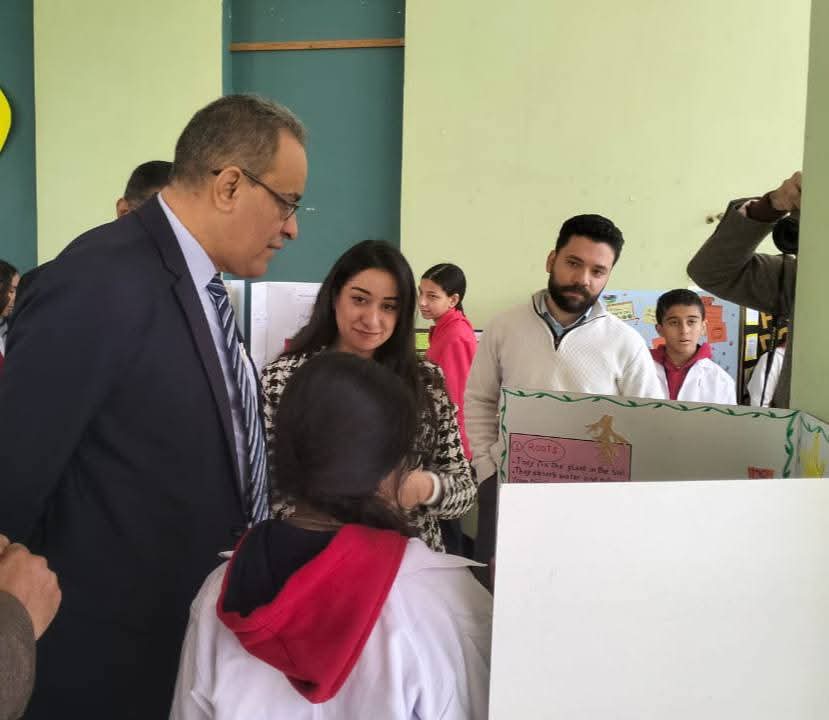 FB IMG 1766930684122 معرض العلوم طلاب مدرسة الديوان ببني سويف يبدعون في معرض العلوم وينطلقون نحو الابتكار موقع في الجامعة
