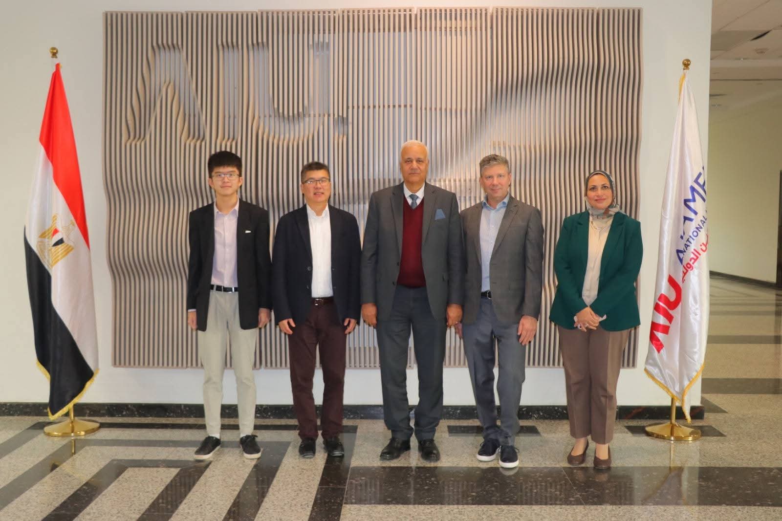 FB IMG 1766940824450 جامعة العلمين جامعة العلمين الدولية تبحث آفاق التعاون الأكاديمي مع وفد جامعة ديفيس الأمريكية موقع في الجامعة
