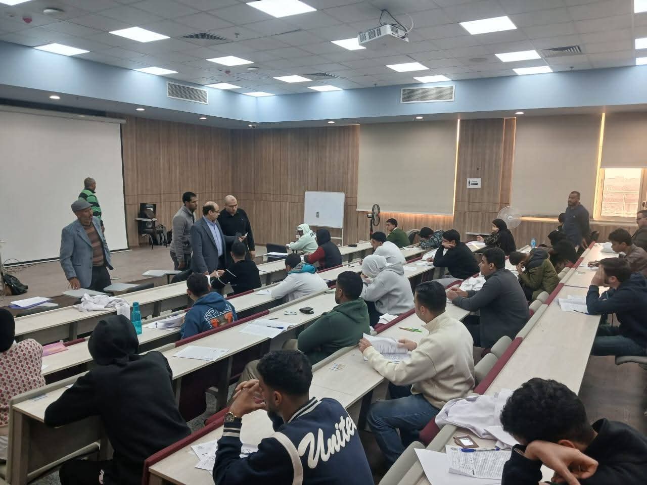 FB IMG 1766944225906 امتحان انتظام امتحانات الفرقة الأولى طب وجراحة بجامعة جنوب الوادي الأهلية في أجواء منظمة وآمنة موقع في الجامعة