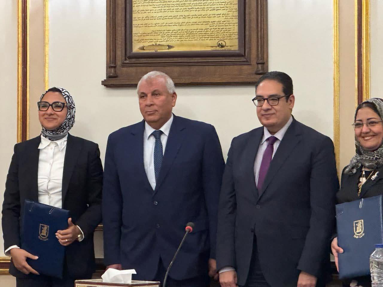 FB IMG 1767005968473 جامعة القاهرة جامعة القاهرة تدعم التنمية بمحافظة الوادي الجديد عبر مشروع الزراعة الذكية بتقنيات النانوتكنولوجي موقع في الجامعة