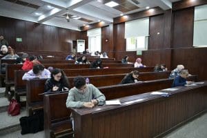 رئيس جامعة القاهرة يتفقد امتحانات الترم الأول ويؤكد: لا تهاون في الضوابط وسرية كاملة لأسئلة الامتحانات 4 FB IMG 1767078123650 جامعة القاهرة رئيس جامعة القاهرة يتفقد امتحانات الترم الأول ويؤكد: لا تهاون في الضوابط وسرية كاملة لأسئلة الامتحانات موقع في الجامعة