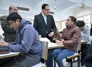 رئيس جامعة القاهرة يتفقد امتحانات الترم الأول ويؤكد: لا تهاون في الضوابط وسرية كاملة لأسئلة الامتحانات 3 FB IMG 1767078125588 جامعة القاهرة رئيس جامعة القاهرة يتفقد امتحانات الترم الأول ويؤكد: لا تهاون في الضوابط وسرية كاملة لأسئلة الامتحانات موقع في الجامعة
