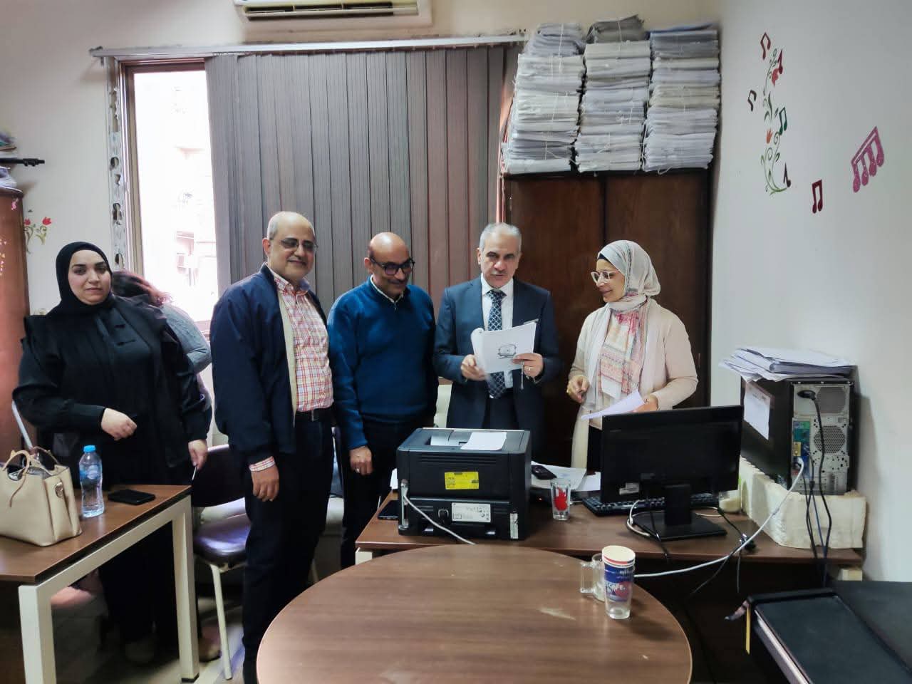 FB IMG 1767190335702 طالبات رئيس جامعة أسوان يتفقد امتحانات التربية النوعية ويؤكد: انضباط كامل داخل اللجان موقع في الجامعة