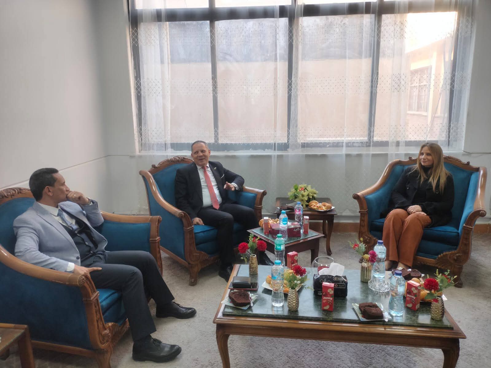 FB IMG 1767197067965 جامعة دمياط جامعة عين شمس تعزز التعاون الأكاديمي مع جامعة دمياط وتكرم رئيسها موقع في الجامعة