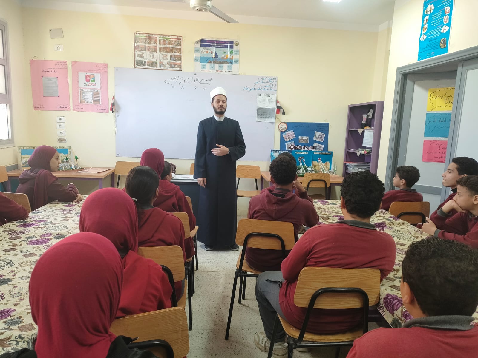 IMG 20251202 WA0171 السويس أوقاف السويس تعزز القيم الأخلاقية لدى الطلاب عبر ندوات "احترام كبار السن"  موقع في الجامعة