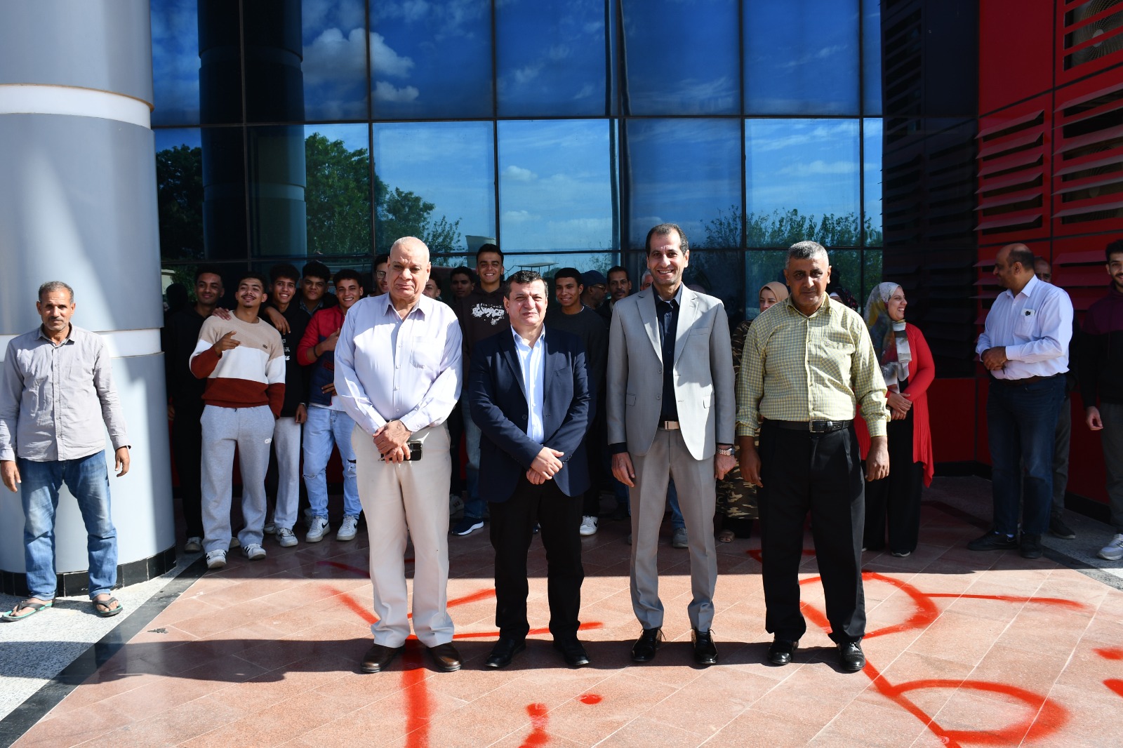 IMG 20251203 WA0033 1 جامعة قناة السويس حاسبات ومعلومات قناة السويس تواصل الأسبوع البيئي برسائل توعوية وتدريبات عملية موقع في الجامعة