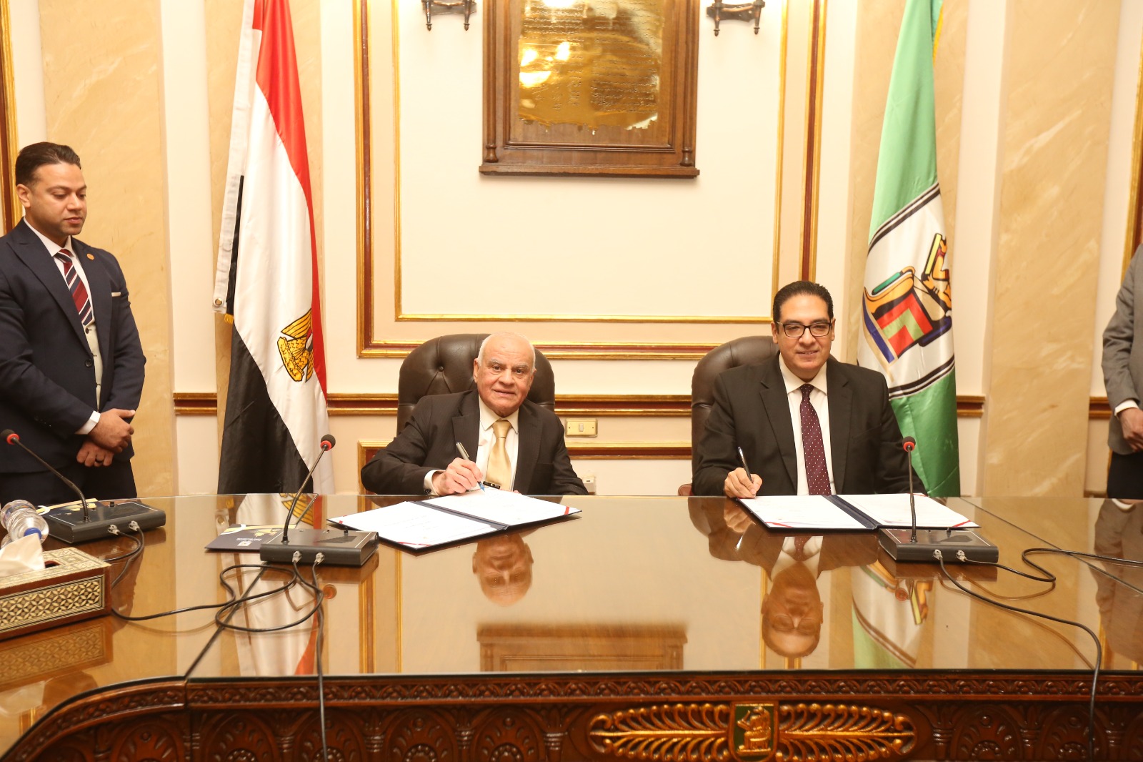 IMG 20251203 WA0036 مذكرة الجامعات الأوروبية بالعاصمة الإدارية " EUE" وحقوق القاهرة يوقعان بروتوكول تعاون لتعزيز التعليم القانوني وربطه بالنظام القضائي المصري موقع في الجامعة